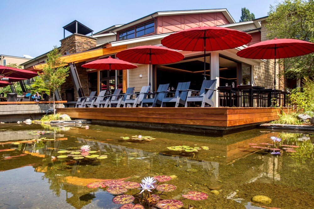 Exterior of Cedarbrook Lodge in SeaTac Washington, as shown in the photo gallery